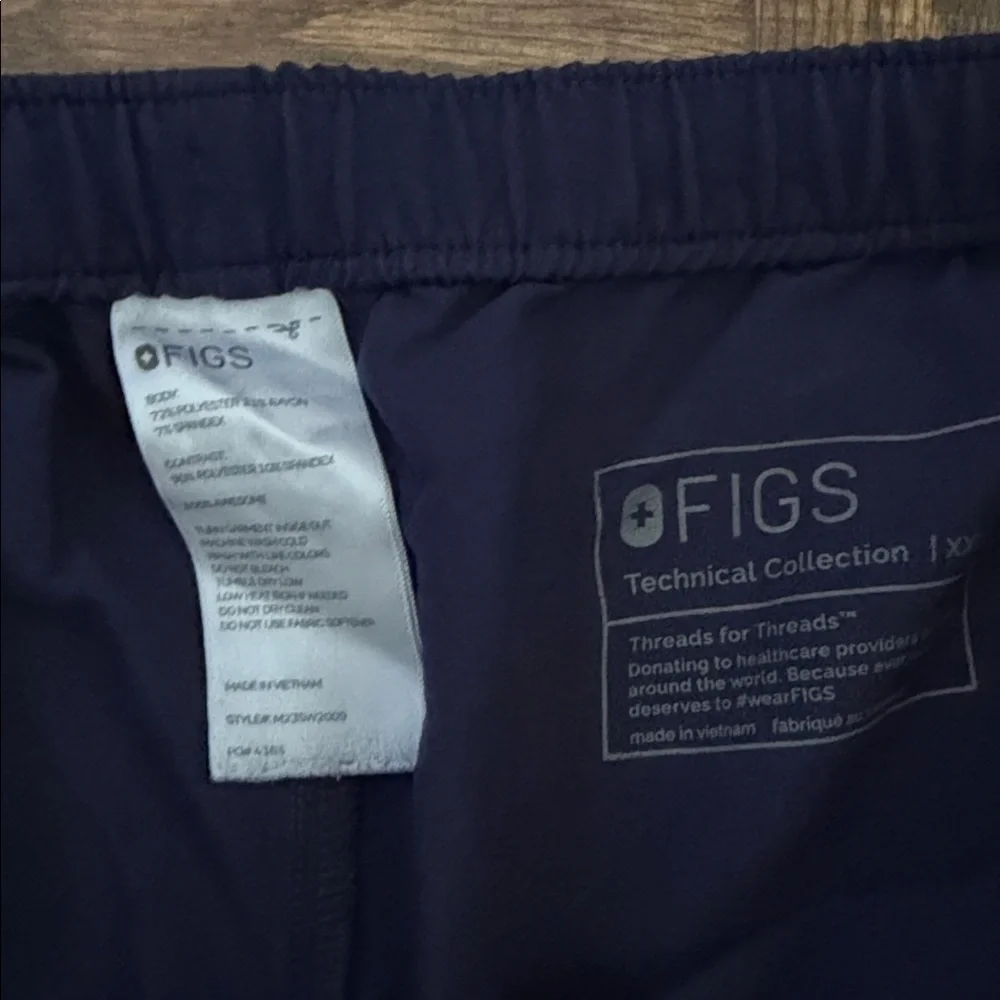 Figs navy scrub  Pants size: XXL